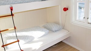 2 bedrooms, individually furnished - 4 Person Holiday Home in Bogøyvær (Froya)