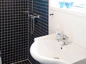 Bathroom - Spacious Holiday Home in Storvorde near Sea (Storvorde)