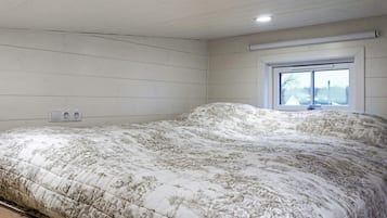 1 bedroom, individually furnished