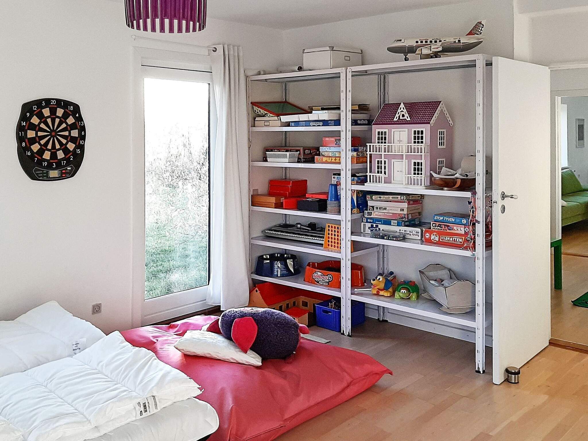 4 bedrooms, individually furnished, cribs/infant beds