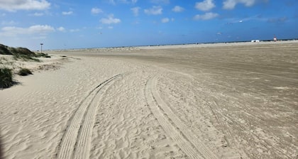 Tranquil Beach Cottage in Rindby-by Traum