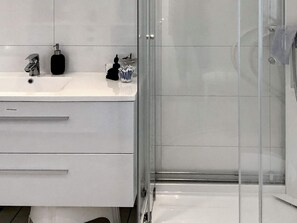 House | Bathroom - 9 Person Holiday Home in Svensby (Lyngen)