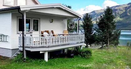 Seaside Retreat in Lyngen-by Traum