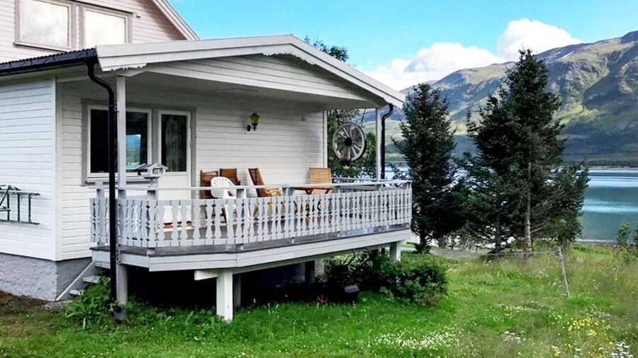 Seaside Retreat in Lyngen-by Traum