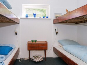 2 bedrooms, cribs/infant beds