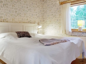 3 bedrooms, individually furnished
