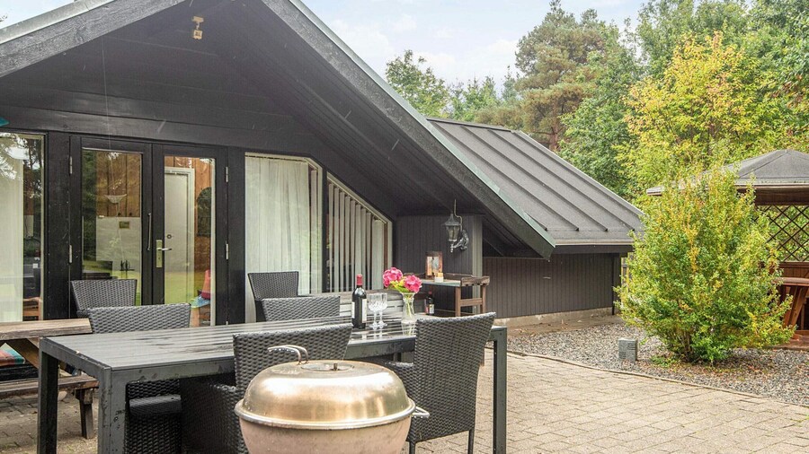 6 Person Holiday Home in Farvang