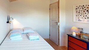 Room - 6 Person Holiday Home in Allingabro (Allingåbro)