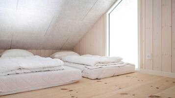 8 bedrooms, cots/infant beds