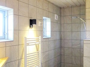 House | Bathroom - 6 Person Holiday Home in Dannemare (Dannemare)