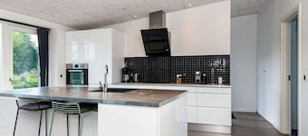 Luxury Lakeside Retreat With Spa-by Traum