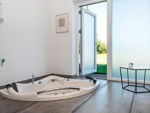 House | Spa treatment