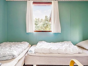 2 bedrooms, cribs/infant beds - 6 Person Holiday Home in Struer (Struer)