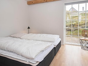 2 bedrooms