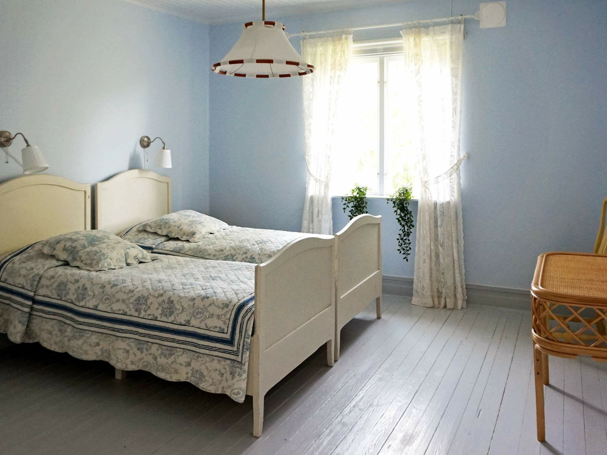 6 bedrooms, individually furnished