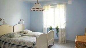 6 bedrooms, individually furnished - 9 Person Holiday Home in Frøve (Frovi)