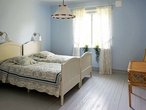 6 bedrooms, individually furnished