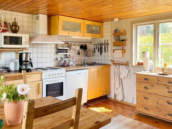 Private kitchen - 8 Person Holiday Home in Gotlands.tofta (Gotlands Tofta)