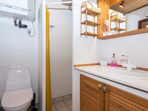Bathroom - Sea-side Holiday Home in Knebel With Terrace (Knebel)
