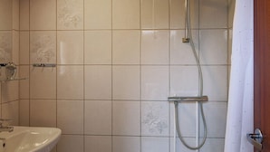 House | Bathroom - 6 Person Holiday Home in Gedser (Gedser)