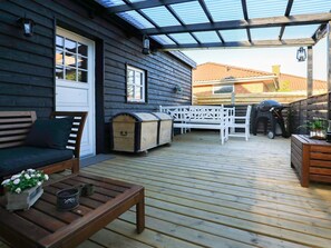 Outdoor dining - 4 Star Holiday Home in Albaek (Aalbaek)
