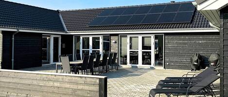 House | Outdoor dining