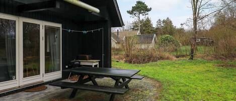 تناول الطعام بالخارج