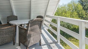 Outdoor dining - 8 Person Holiday Home in Ebeltoft (Ebeltoft)