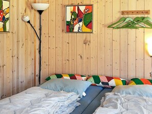 2 Schlafzimmer, Babybetten