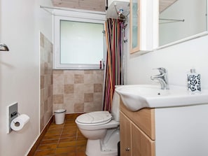 House | Bathroom - 6 Person Holiday Home in Orsted (Ørsted)
