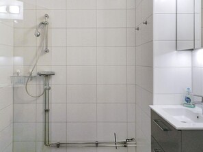 Shower - 4 Person Holiday Home in Lysekil (Lysekil)