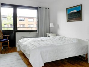2 bedrooms, individually furnished - 4 Person Holiday Home in Lysekil (Lysekil)