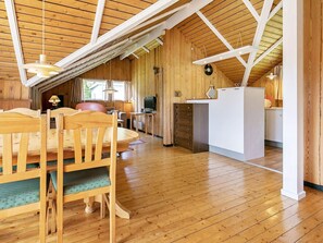 3 bedrooms, cribs/infant beds - Cosy Hoilday Home in Vesthimmerland With Terrace (Logstor)