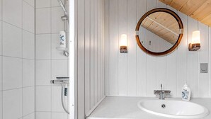 Unclassified image, 5 of 19, button - Cosy Hoilday Home in Vesthimmerland With Terrace (Logstor)
