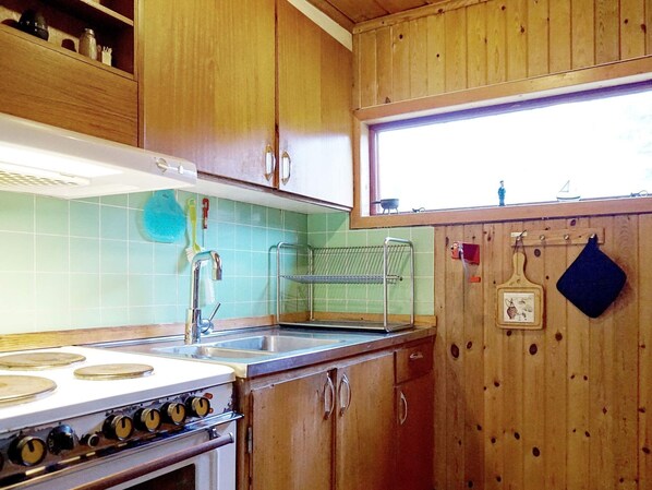 Coffee/tea maker, fridge, microwave - 5 Person Holiday Home in Tanumshede (Tanum)
