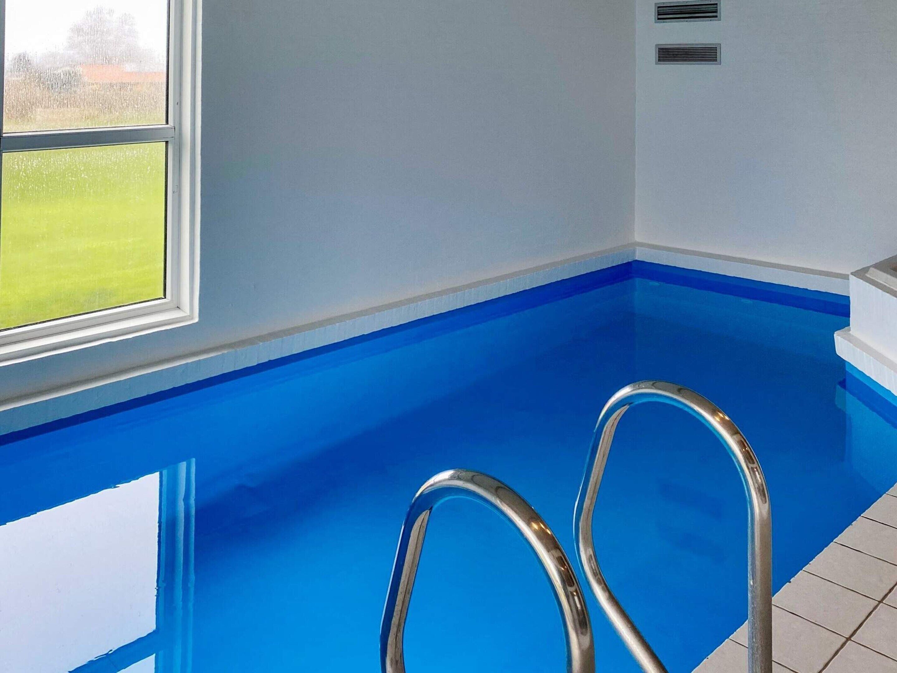 Casa | Alberca | Alberca techada y alberca al aire libre