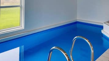 Casa | Alberca | Alberca techada y alberca al aire libre