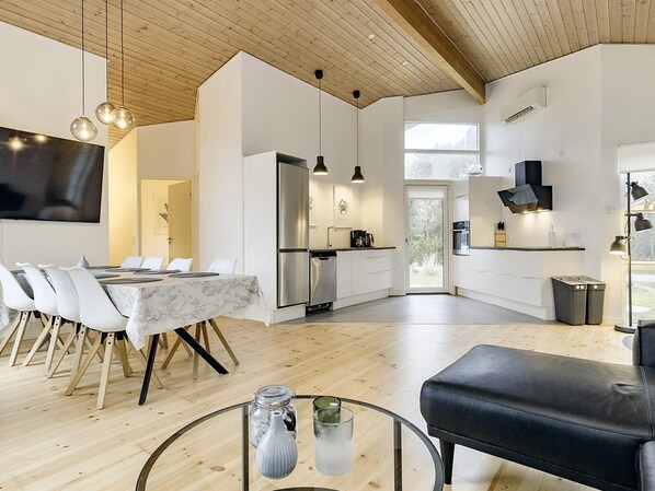 House | Private kitchen | High chair - Holiday Home in Væggerløse (Vaeggerlose)