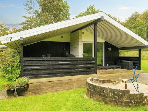 6 Person Holiday Home in Farvang