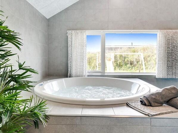 House | Bathroom - Holiday Home in RingkÃ¸bing (Ringkobing)