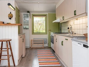 House | Private kitchen | Highchair - 6 Person Holiday Home in Ronde (Ronde)