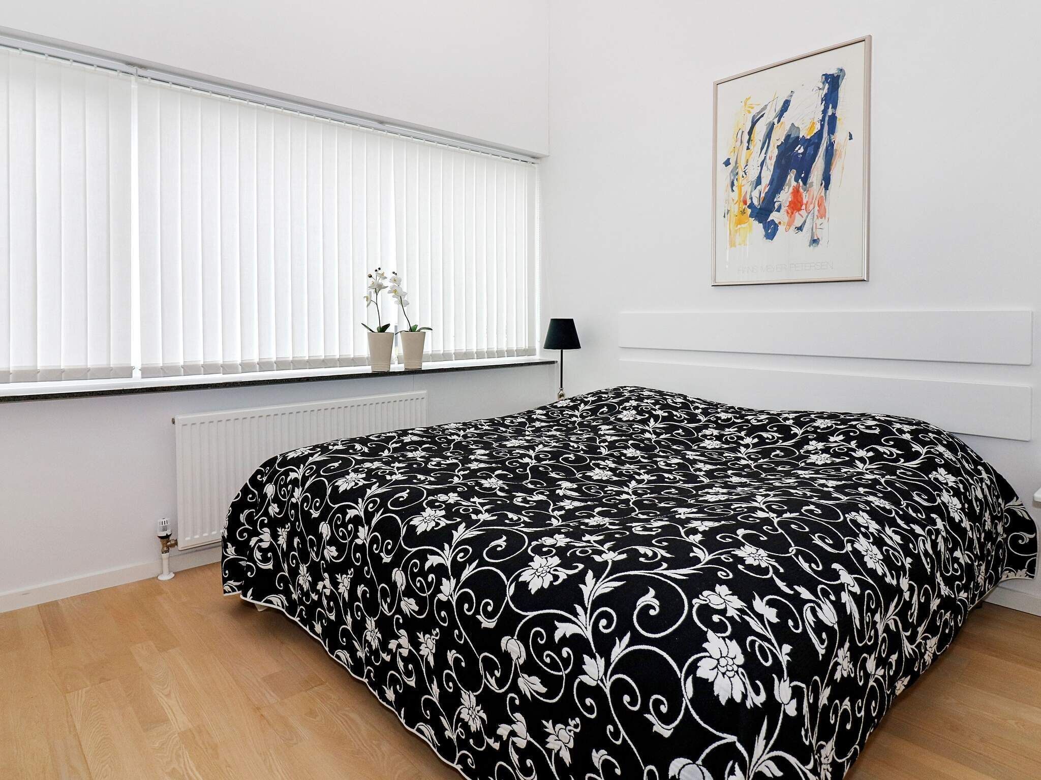 2 bedrooms, cribs/infant beds