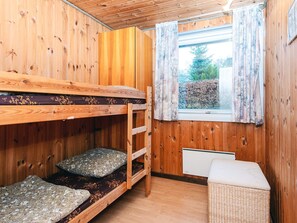 A bunk bed room with a window and a radiator. - 6 Person Holiday Home in Farvang (Farvang)