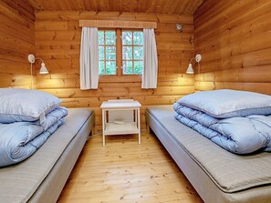 3 bedrooms, cribs/infant beds