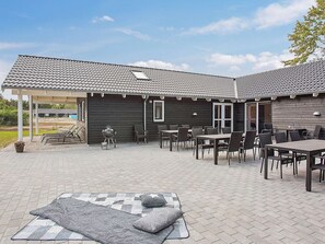 House | Outdoor dining