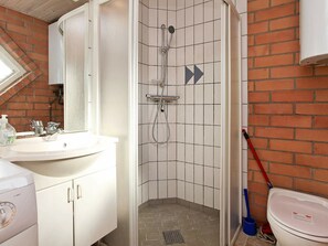Bathroom - Beautiful Holiday Home in Lolland Near Sea (Rodby)
