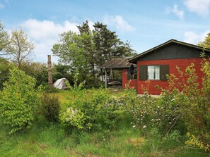 Exterior - Seaside Holiday Home with Terrace near Limfjord (Vinderup)