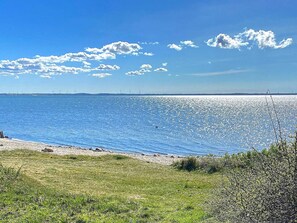 House | Pemandangan air