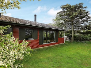 Exterior - Seaside Holiday Home with Terrace near Limfjord (Vinderup)