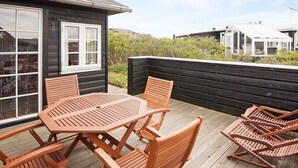 House | Outdoor dining - Serene Holiday Home in FanÃ¸ near Sea (Fano)